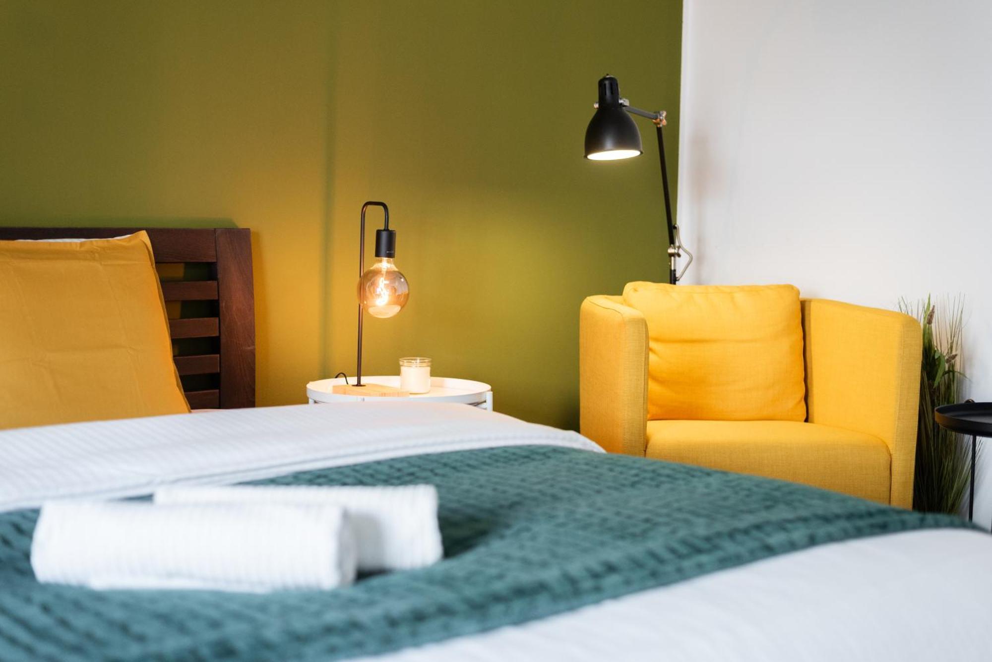 Spacious Apartments Near Karlin Square Прага Екстериор снимка