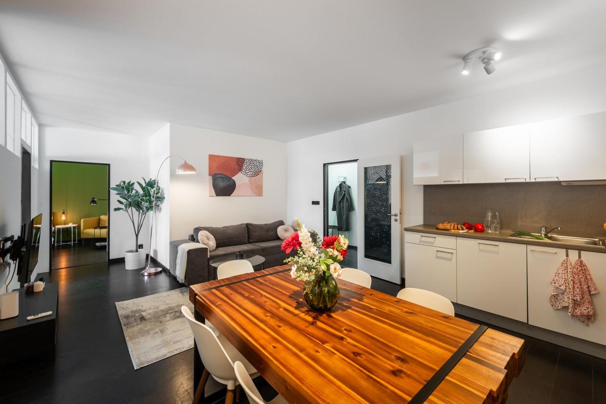 Spacious Apartments Near Karlin Square Прага Екстериор снимка