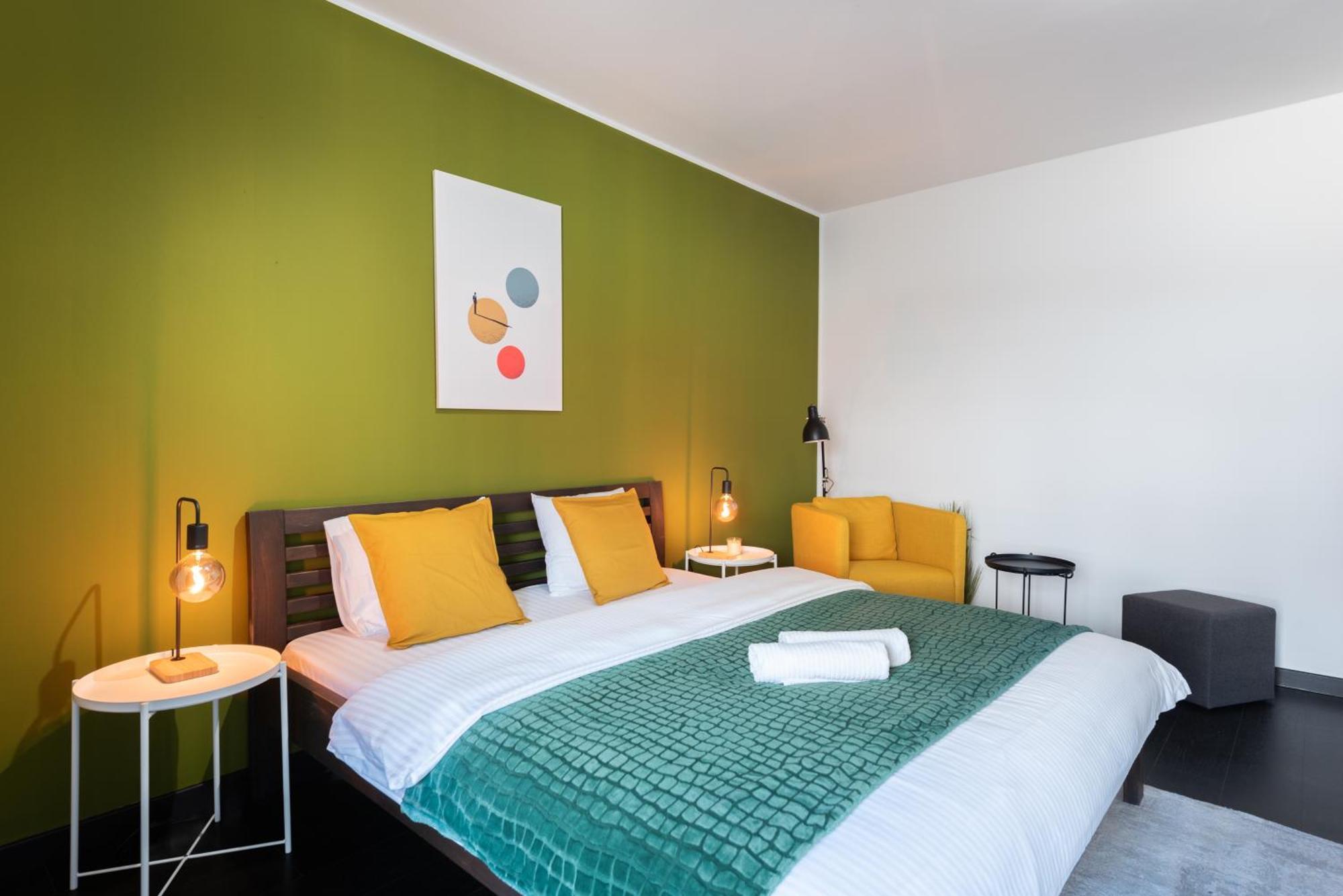 Spacious Apartments Near Karlin Square Прага Екстериор снимка