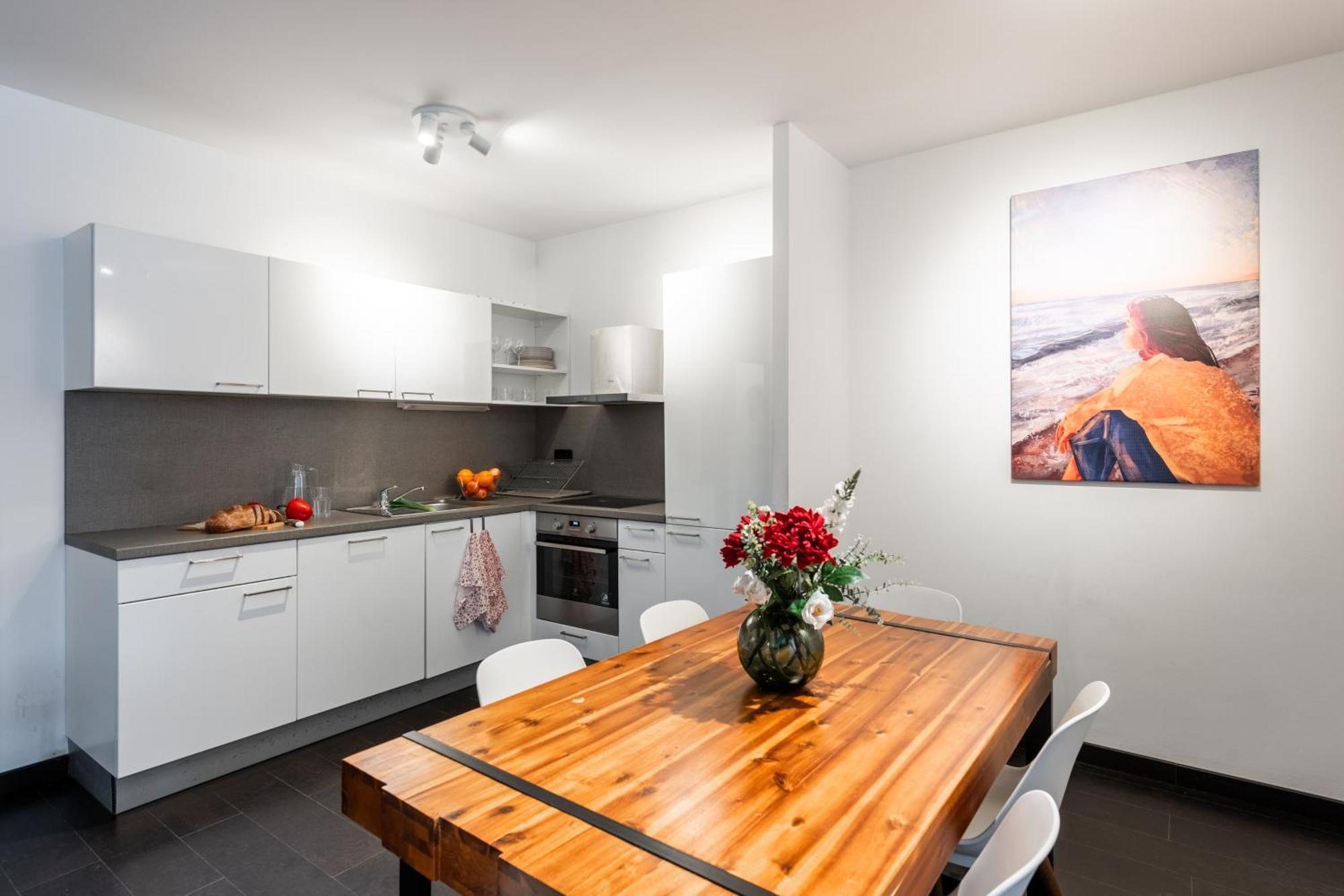 Spacious Apartments Near Karlin Square Прага Екстериор снимка