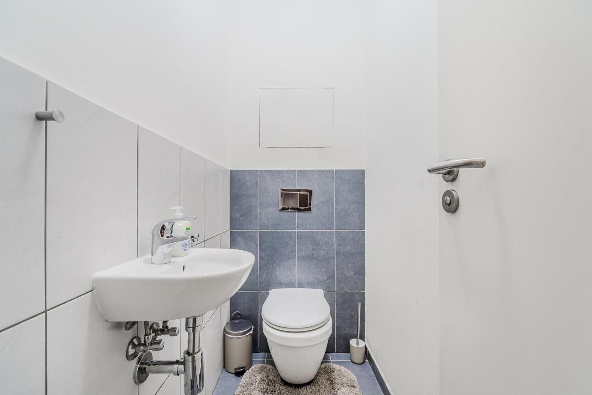 Spacious Apartments Near Karlin Square Прага Екстериор снимка