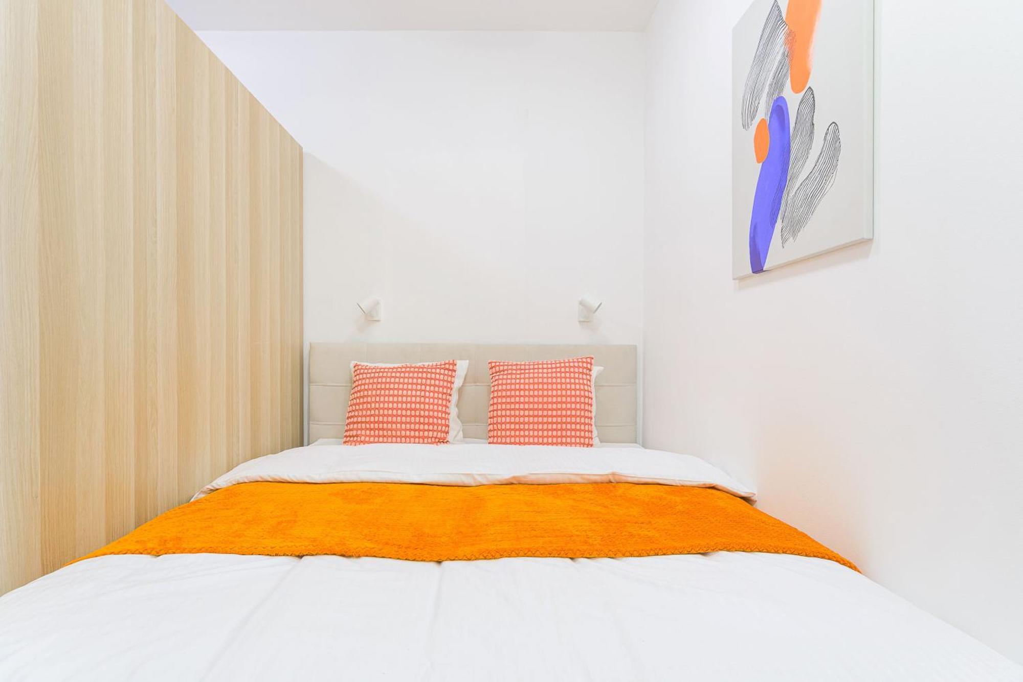 Spacious Apartments Near Karlin Square Прага Екстериор снимка