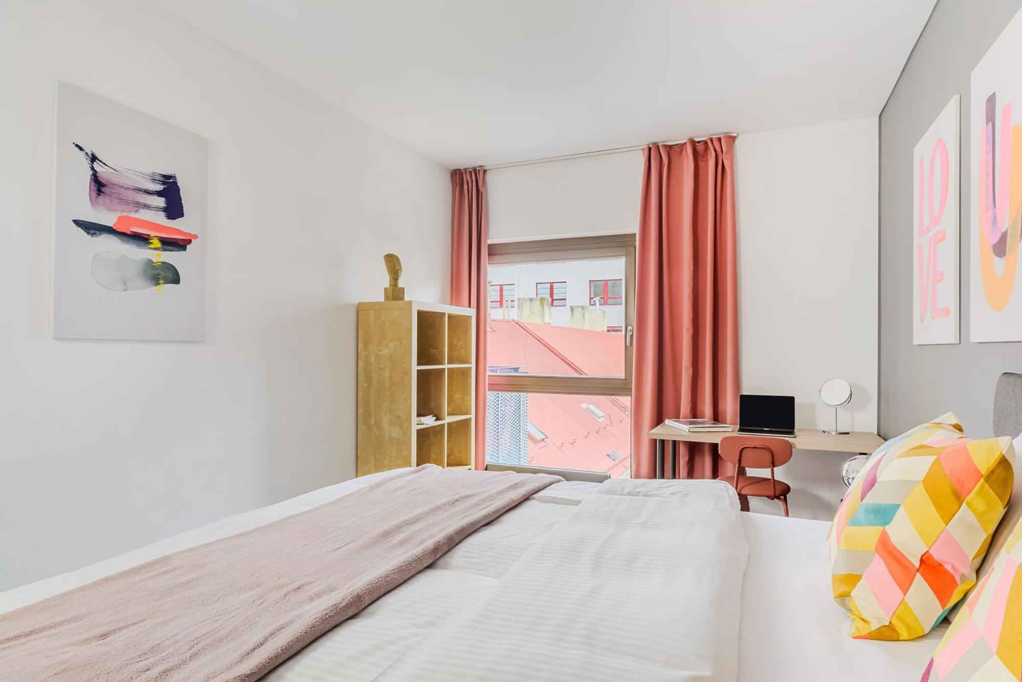 Spacious Apartments Near Karlin Square Прага Екстериор снимка