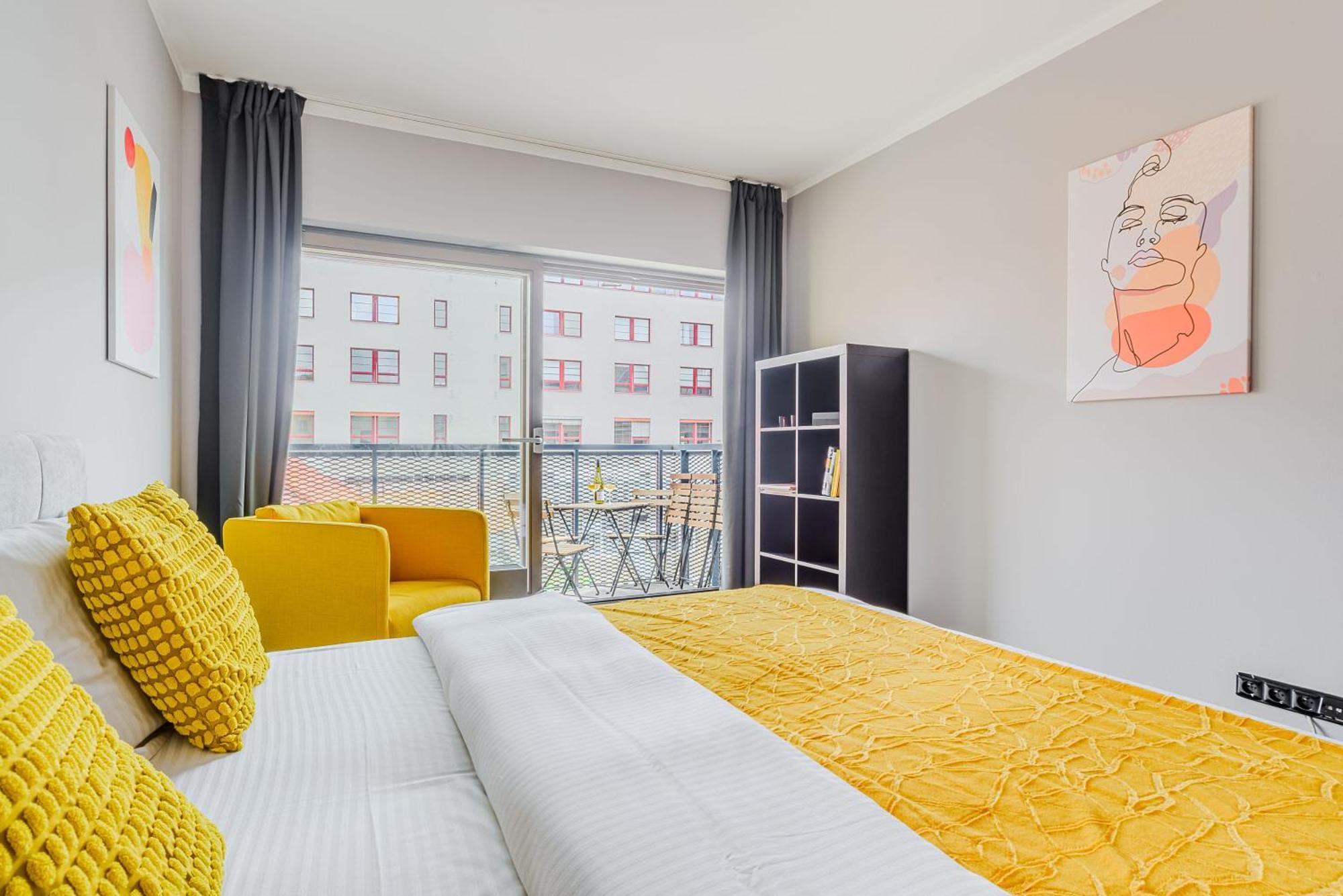 Spacious Apartments Near Karlin Square Прага Екстериор снимка