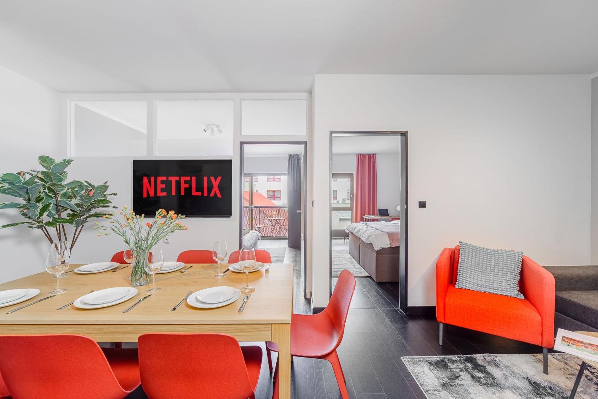 Spacious Apartments Near Karlin Square Прага Екстериор снимка