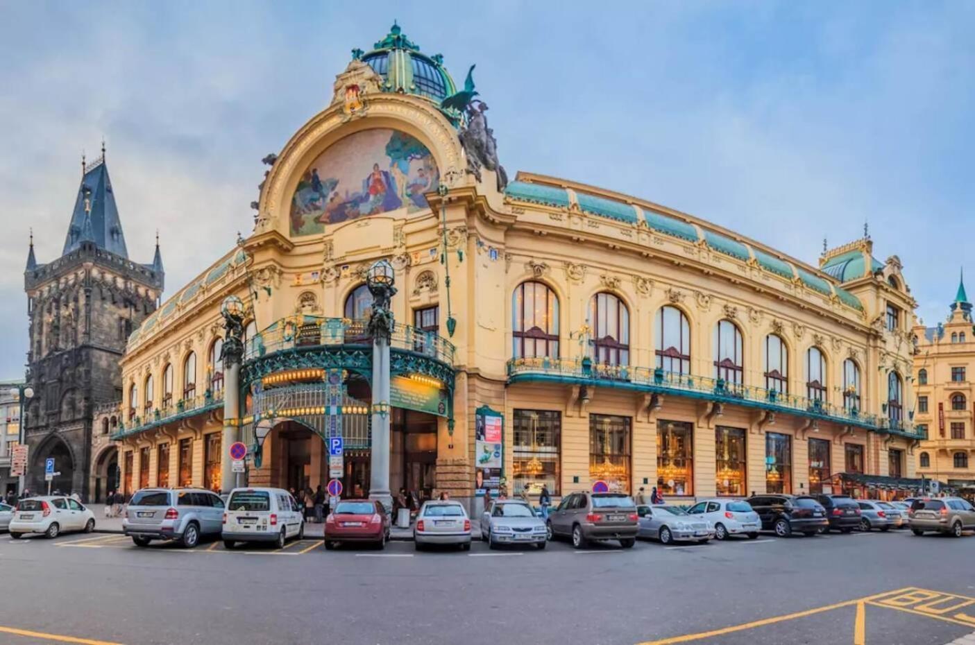 Spacious Apartments Near Karlin Square Прага Екстериор снимка
