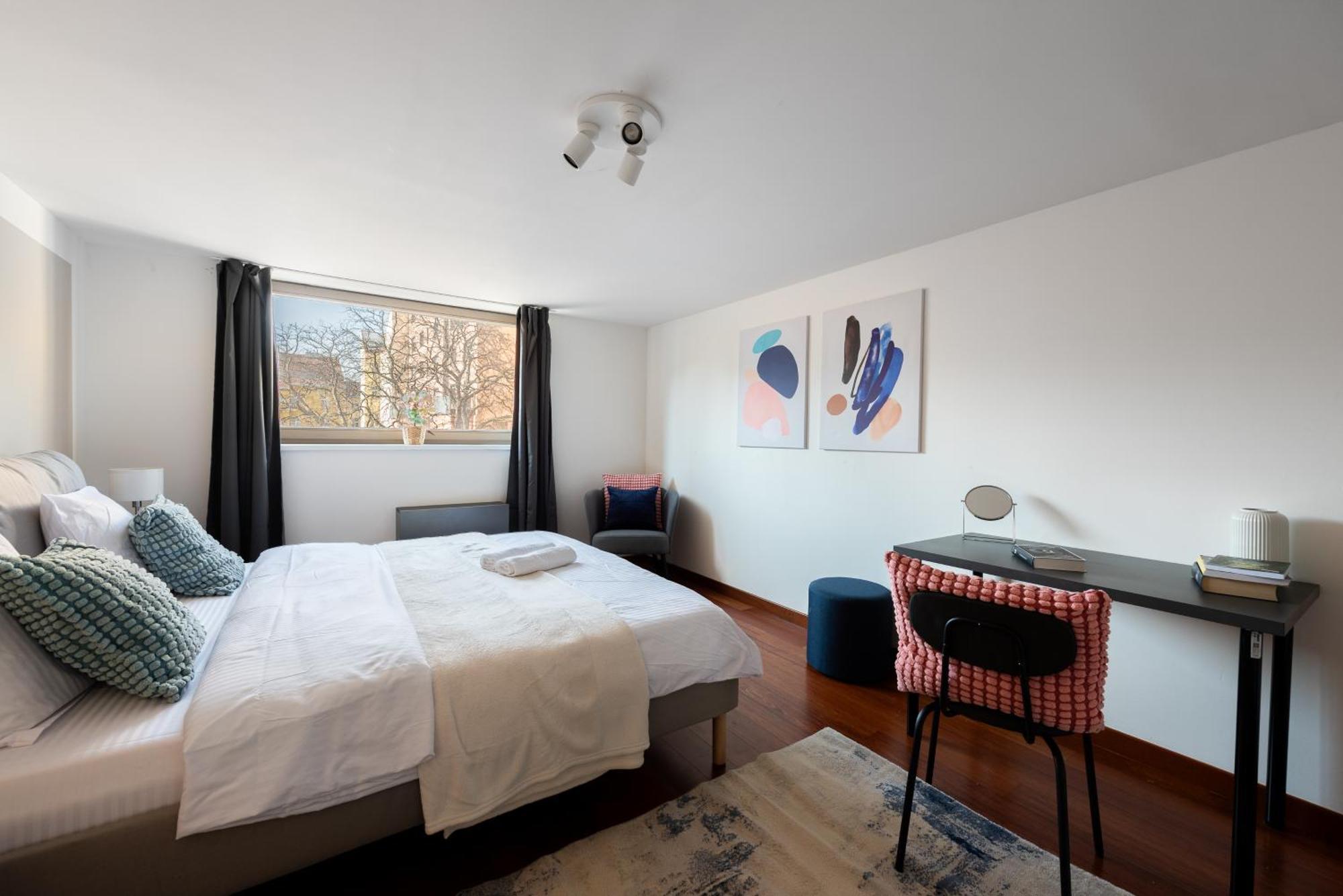 Spacious Apartments Near Karlin Square Прага Екстериор снимка