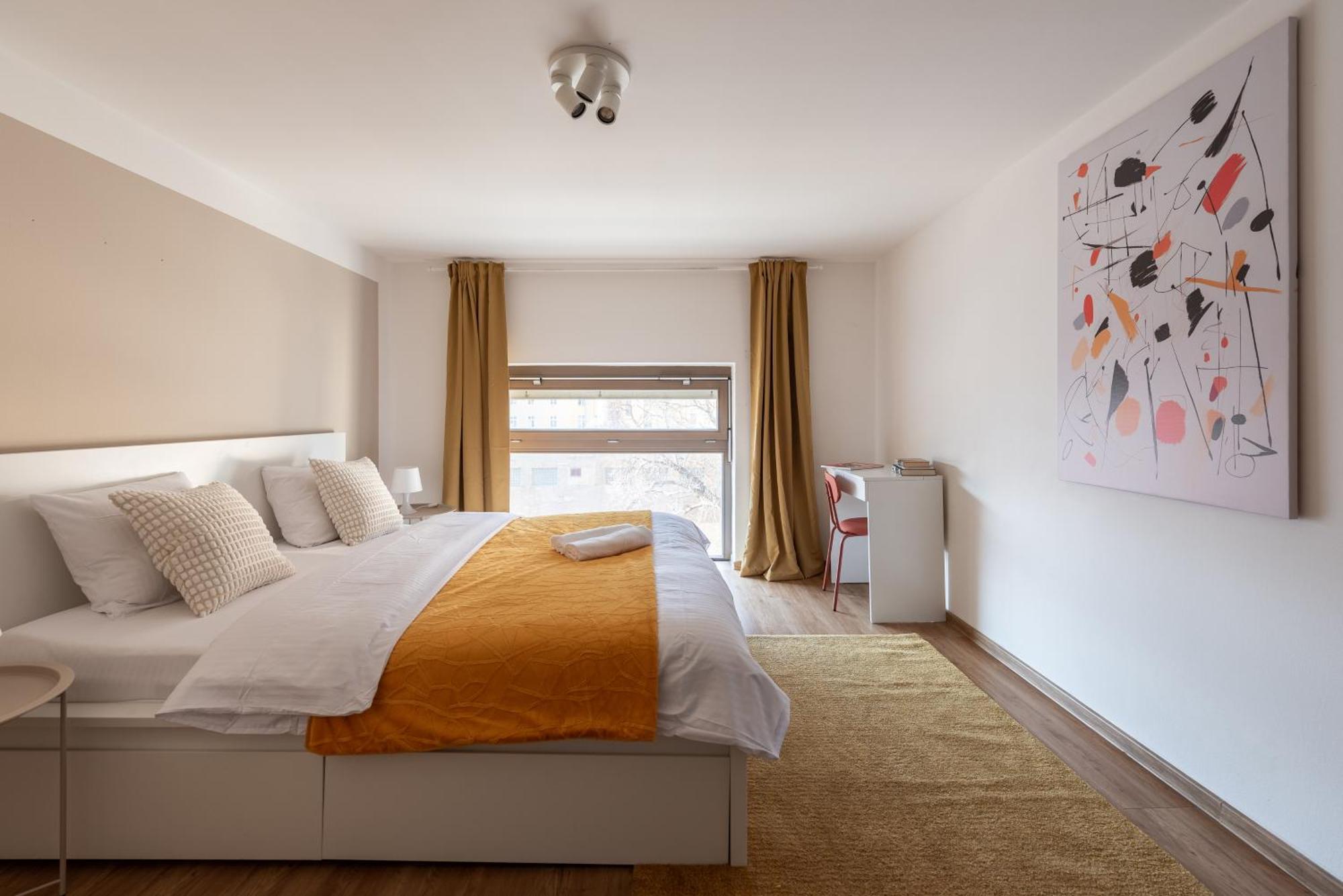 Spacious Apartments Near Karlin Square Прага Екстериор снимка