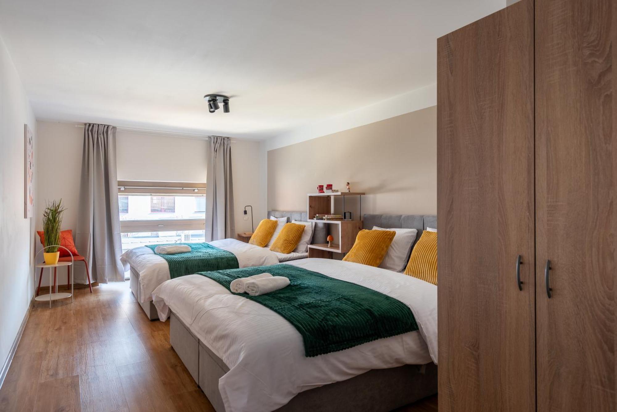 Spacious Apartments Near Karlin Square Прага Екстериор снимка