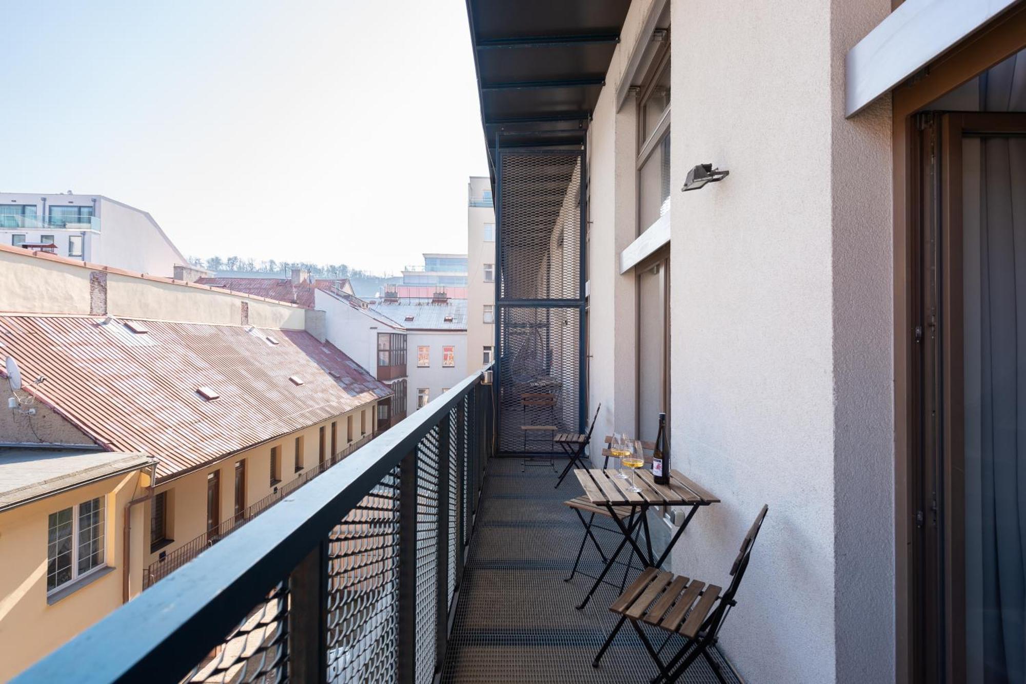 Spacious Apartments Near Karlin Square Прага Екстериор снимка