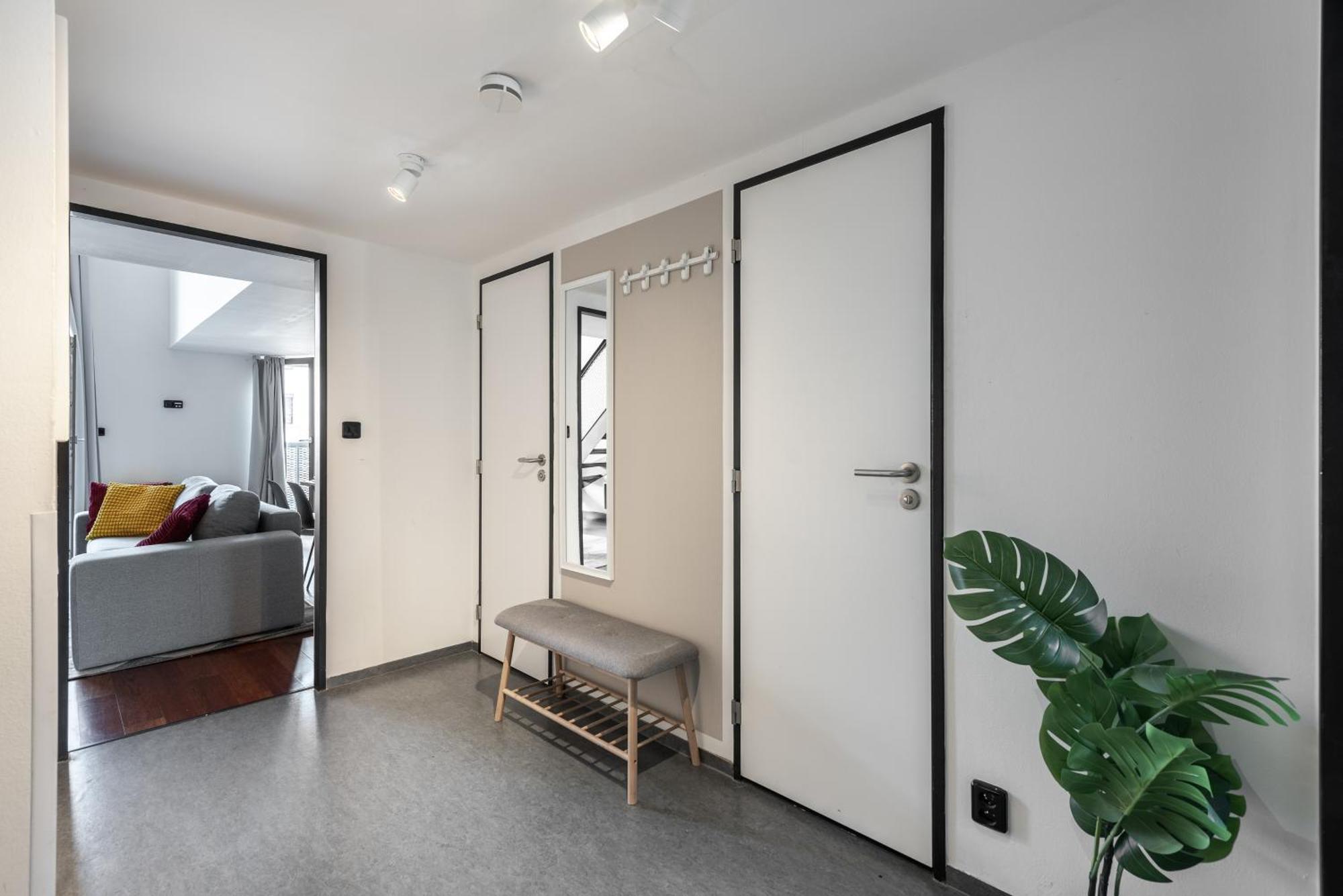 Spacious Apartments Near Karlin Square Прага Екстериор снимка