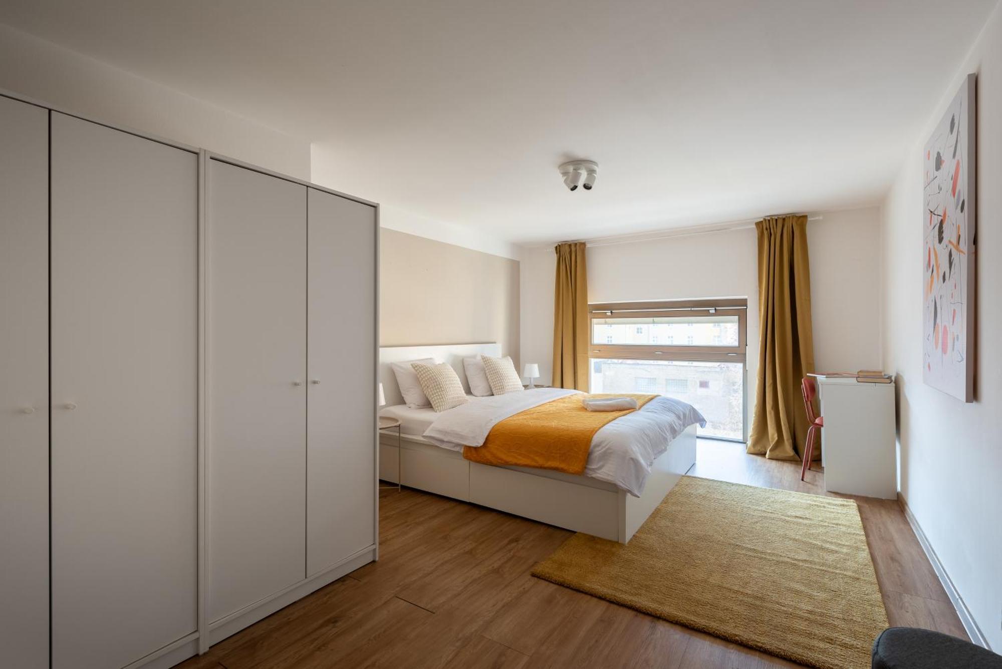 Spacious Apartments Near Karlin Square Прага Екстериор снимка