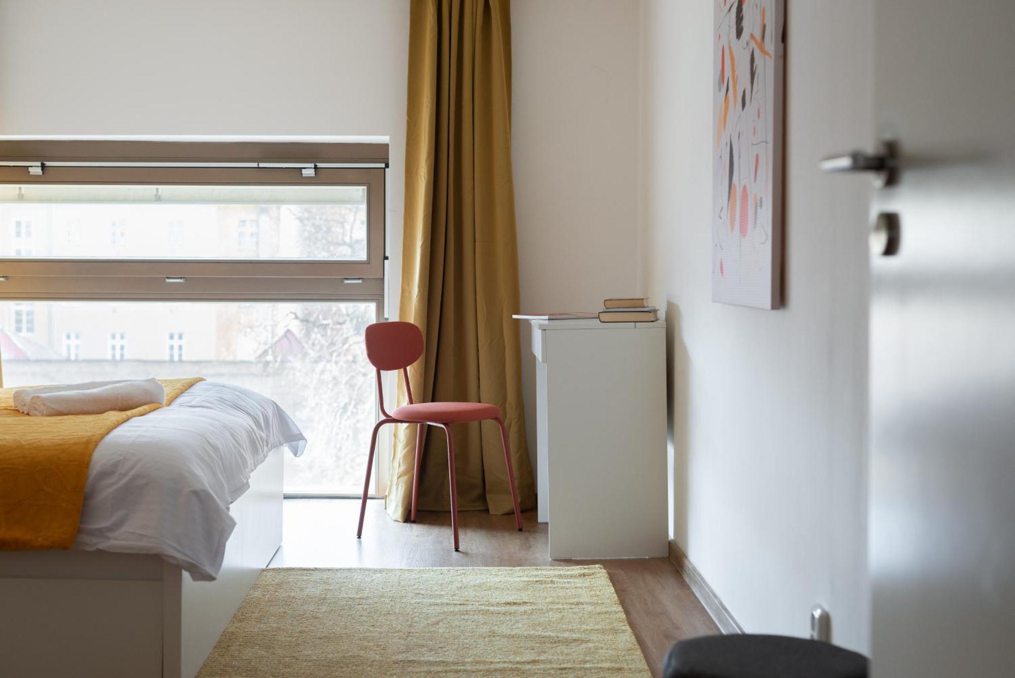 Spacious Apartments Near Karlin Square Прага Екстериор снимка