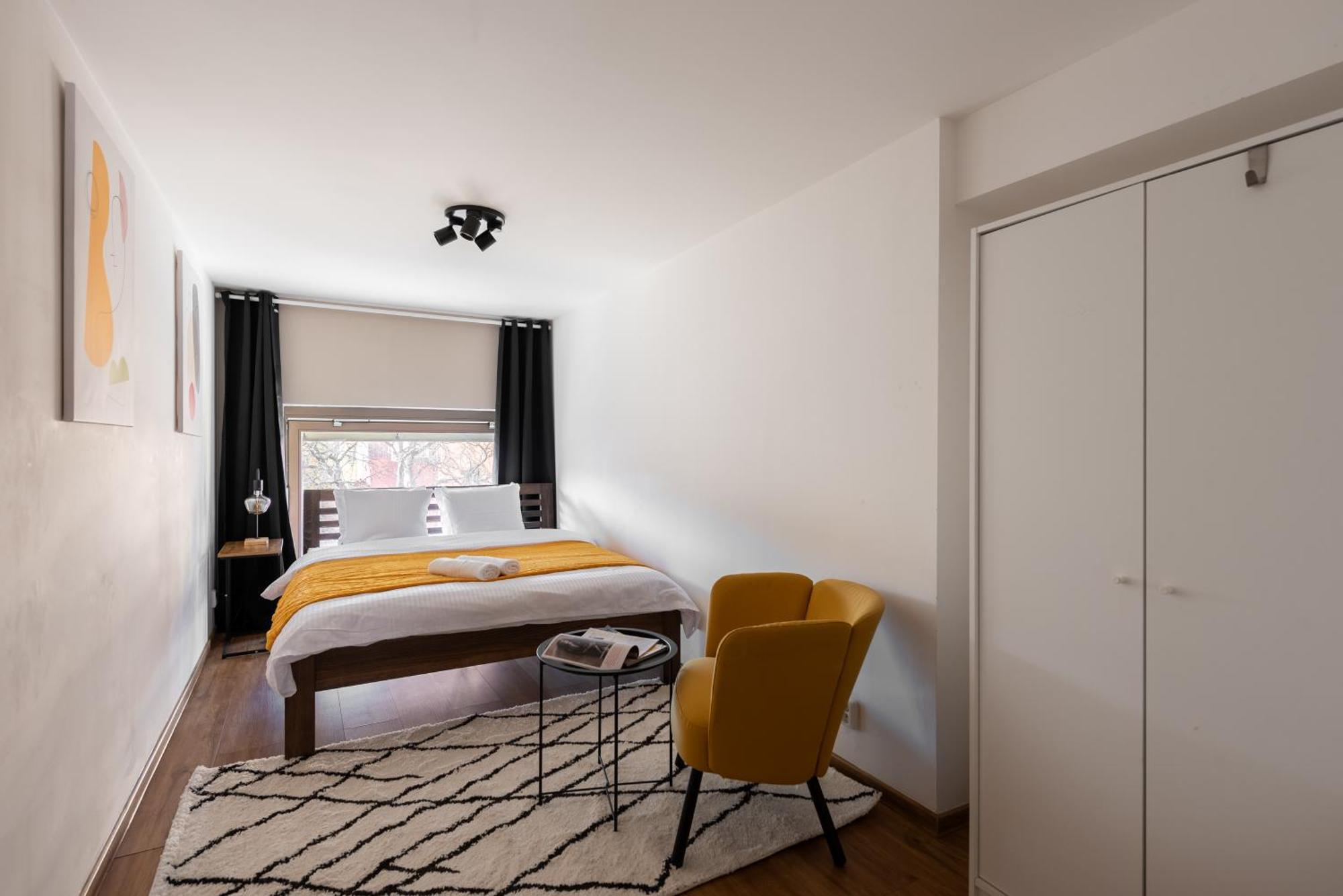 Spacious Apartments Near Karlin Square Прага Екстериор снимка
