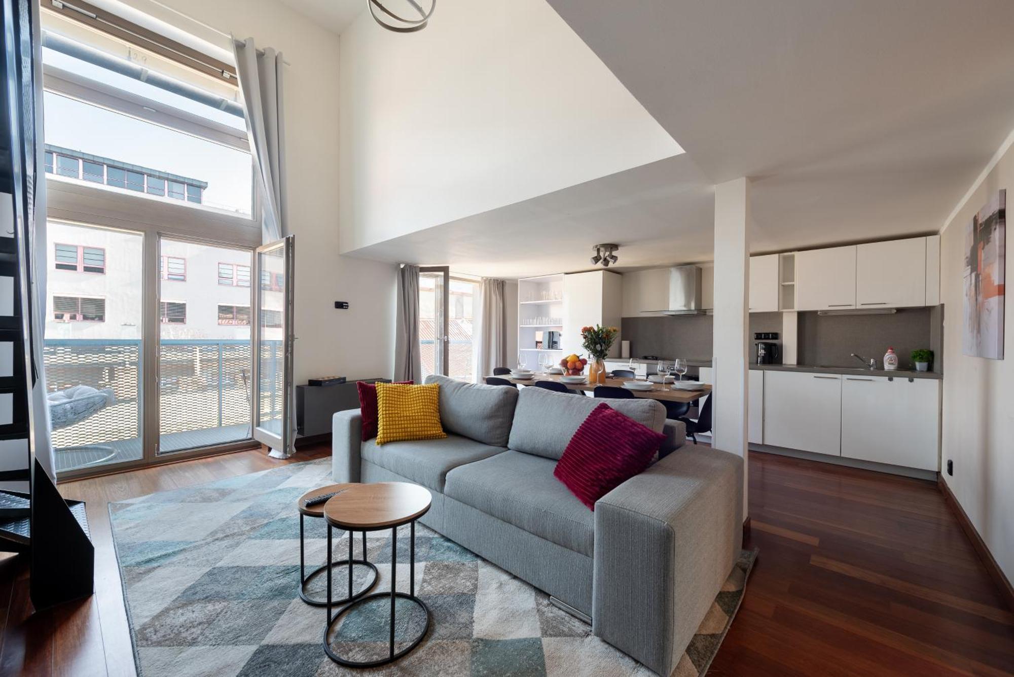 Spacious Apartments Near Karlin Square Прага Екстериор снимка