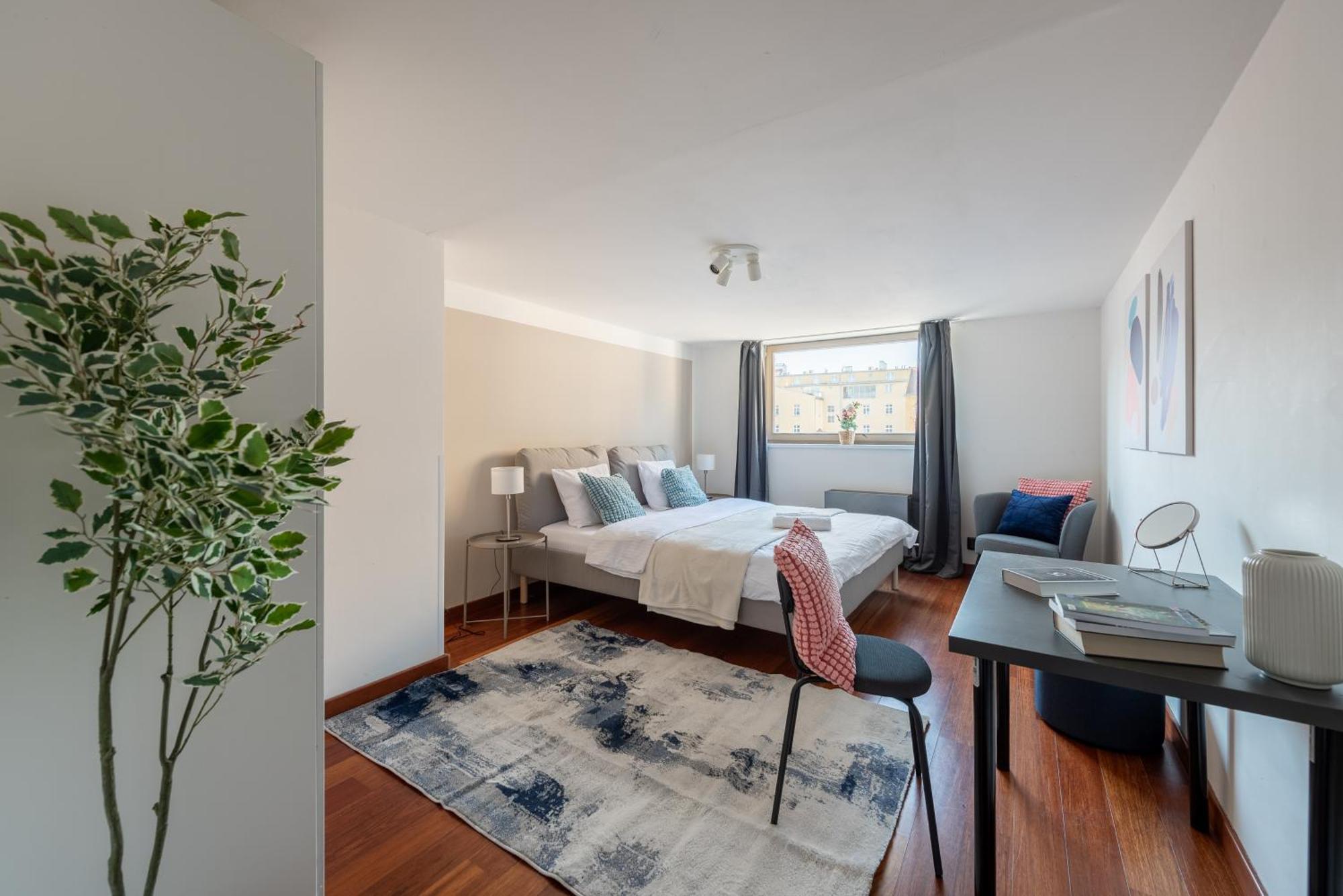 Spacious Apartments Near Karlin Square Прага Екстериор снимка