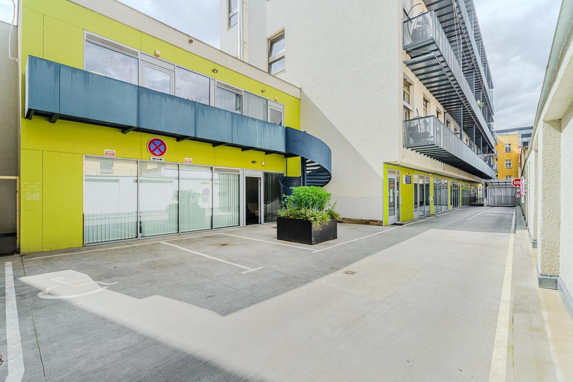 Spacious Apartments Near Karlin Square Прага Екстериор снимка